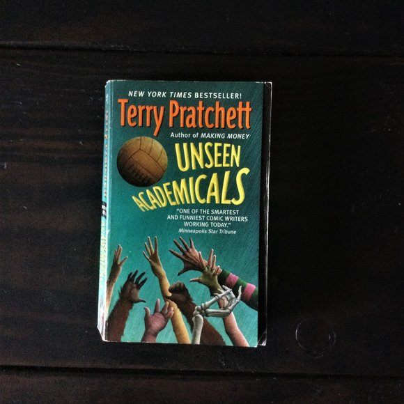 Terry Pratchett Collection - 8 Discworld Novels - Picture 2 of 8